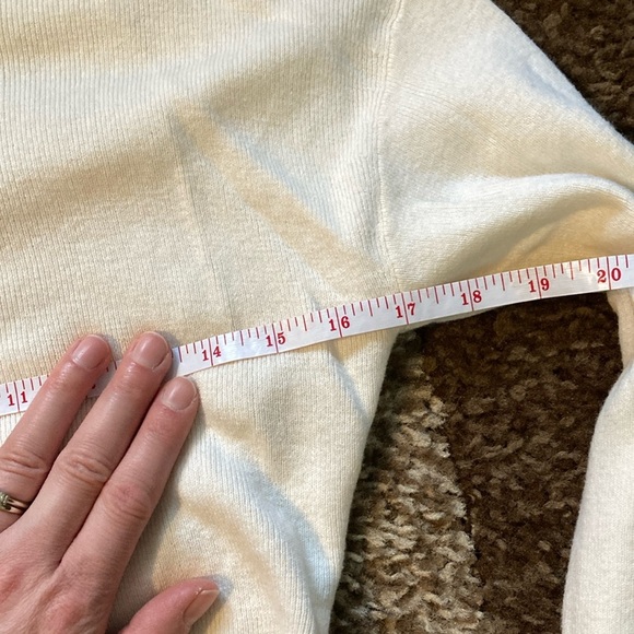 Wilfred White Turtleneck Crop Sweater with Long Sleeves - Picture 10 of 12